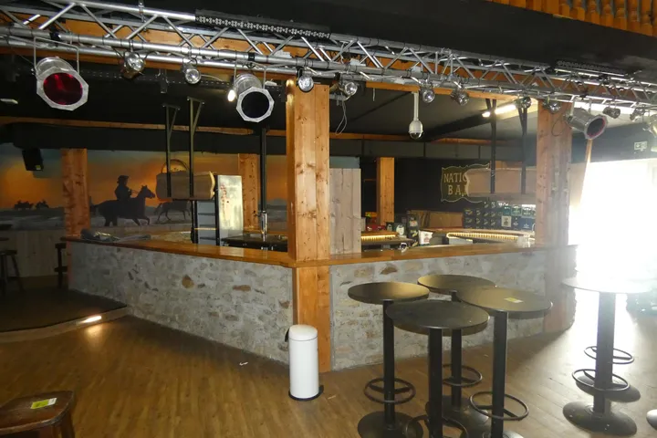 Komplette Theke Maße in cm ca. 750 x 350 / Hinweis: ohne Position 721, 722
